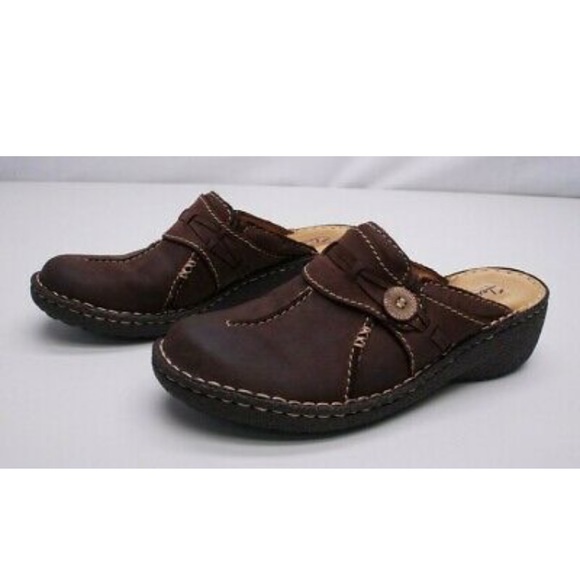 clarks brown clogs